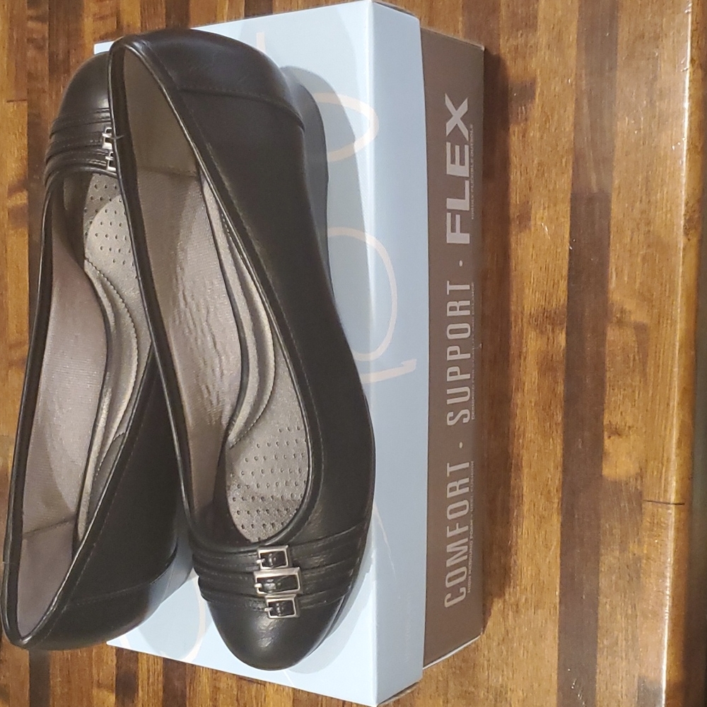 New! LifeStride Farrow Wedge Shoes (Black Amsler) | All Black | Leather